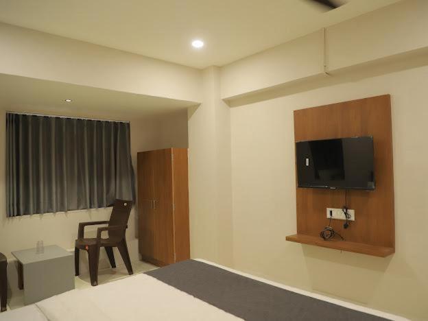 Hotel Royal Orbit Rajkot Exterior photo